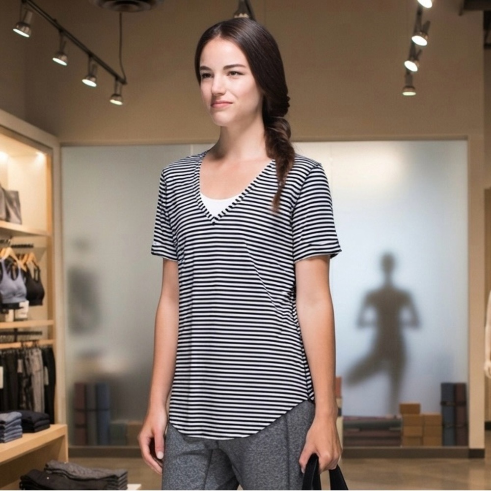 🍋 Lululemon Love Tee